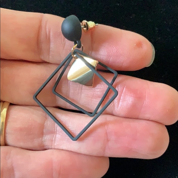 3/$10 Black & Gold dangle earrings pierced - Picture 3 of 4